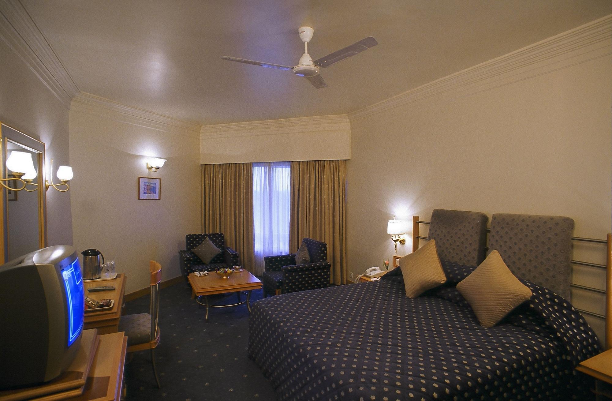 The Pride Hotel, Nagpur Exteriör bild