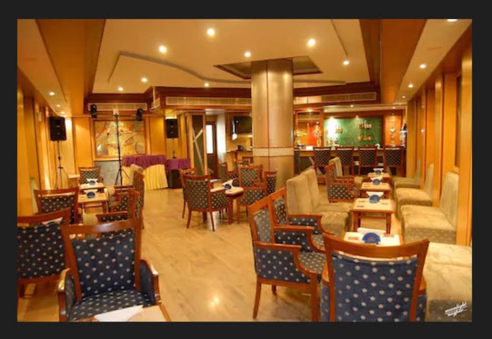 The Pride Hotel, Nagpur Exteriör bild