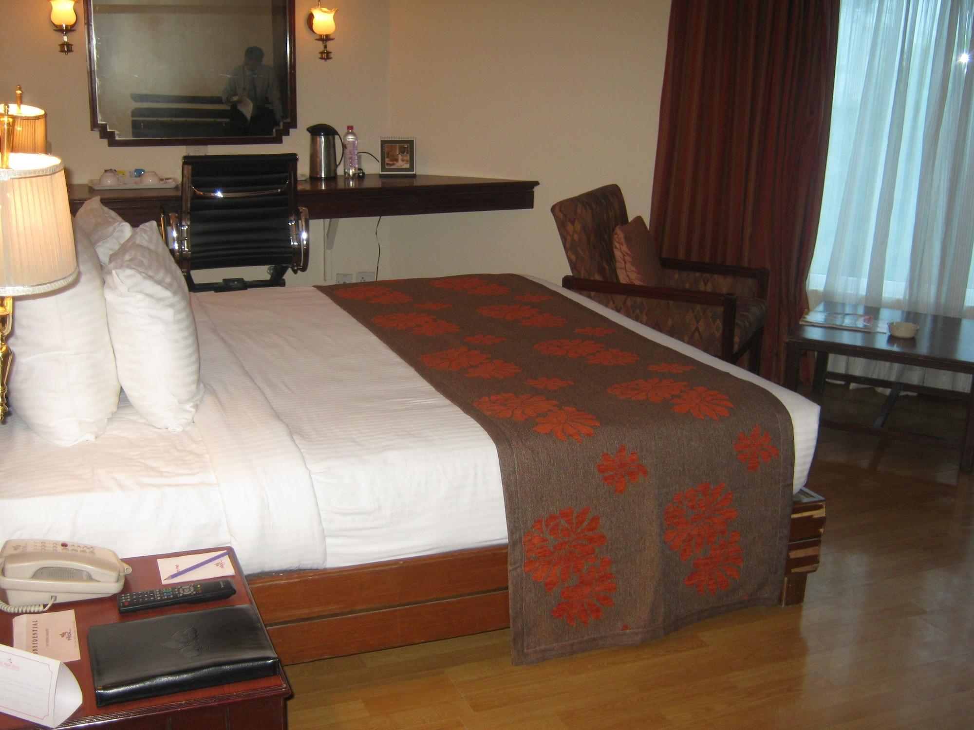 The Pride Hotel, Nagpur Exteriör bild