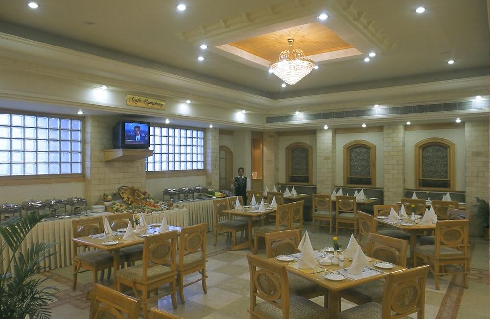 The Pride Hotel, Nagpur Exteriör bild