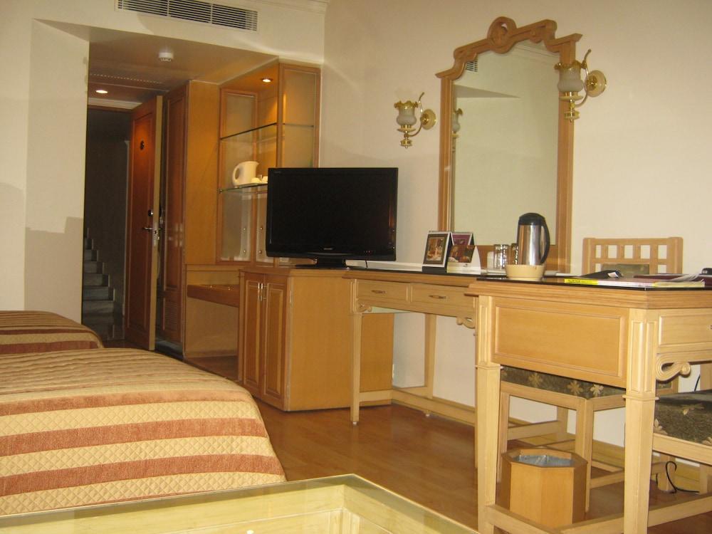 The Pride Hotel, Nagpur Exteriör bild