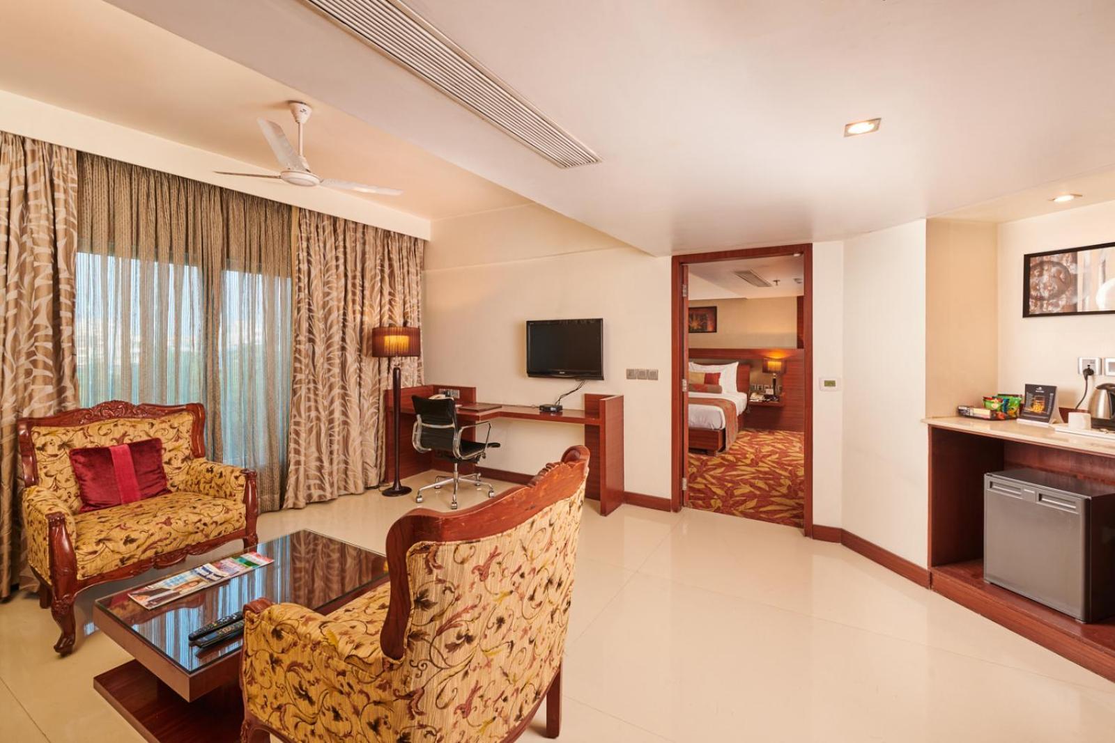 The Pride Hotel, Nagpur Exteriör bild