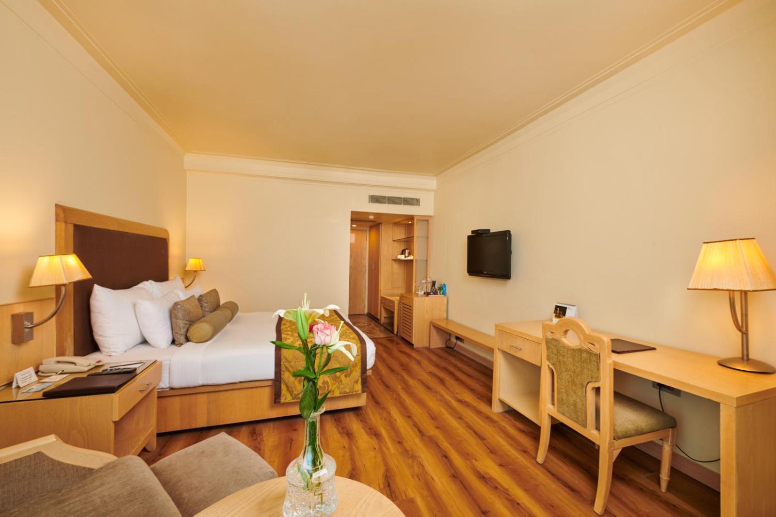 The Pride Hotel, Nagpur Exteriör bild
